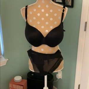38DDD Victoria’s Secret bra and L panties